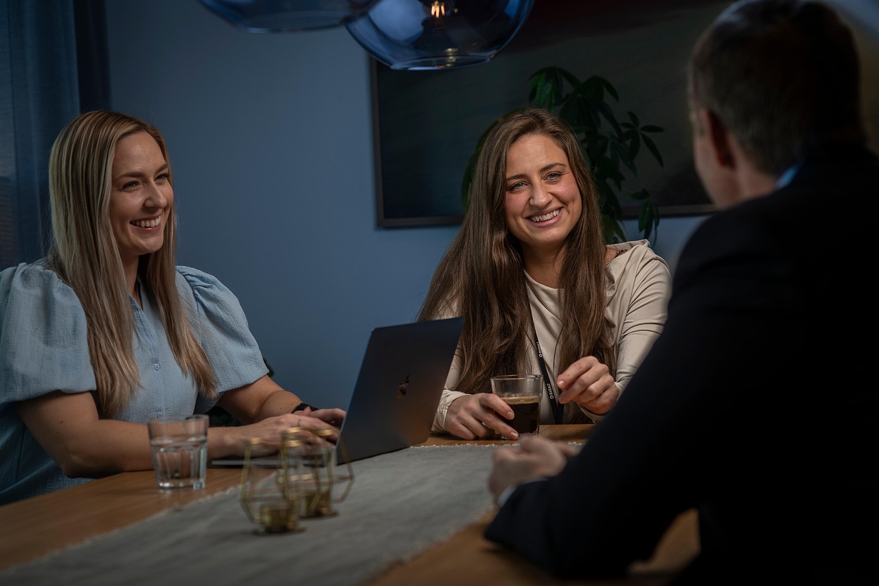 老微信号码批发：流量卡优惠活动介绍：双十一、双十二等各种节日优惠活动